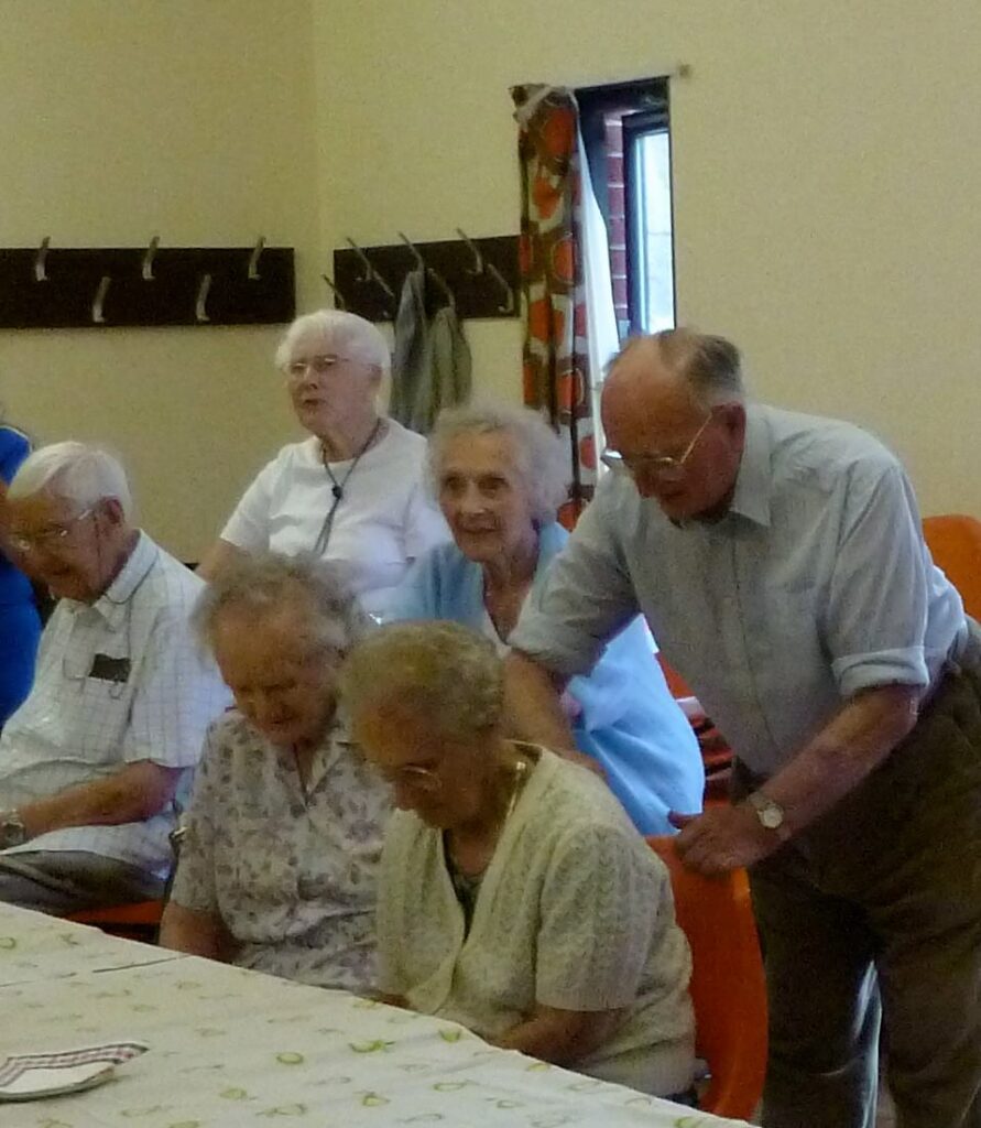 高齢者施設で認知症ケアのためにおこなうタッチセラピー、ストーリーマッサージ