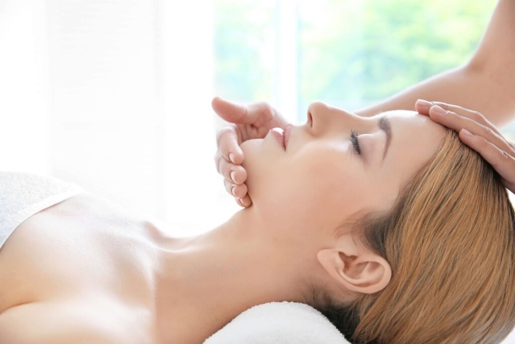 アロマ・フェイシャル・リジュビネーション